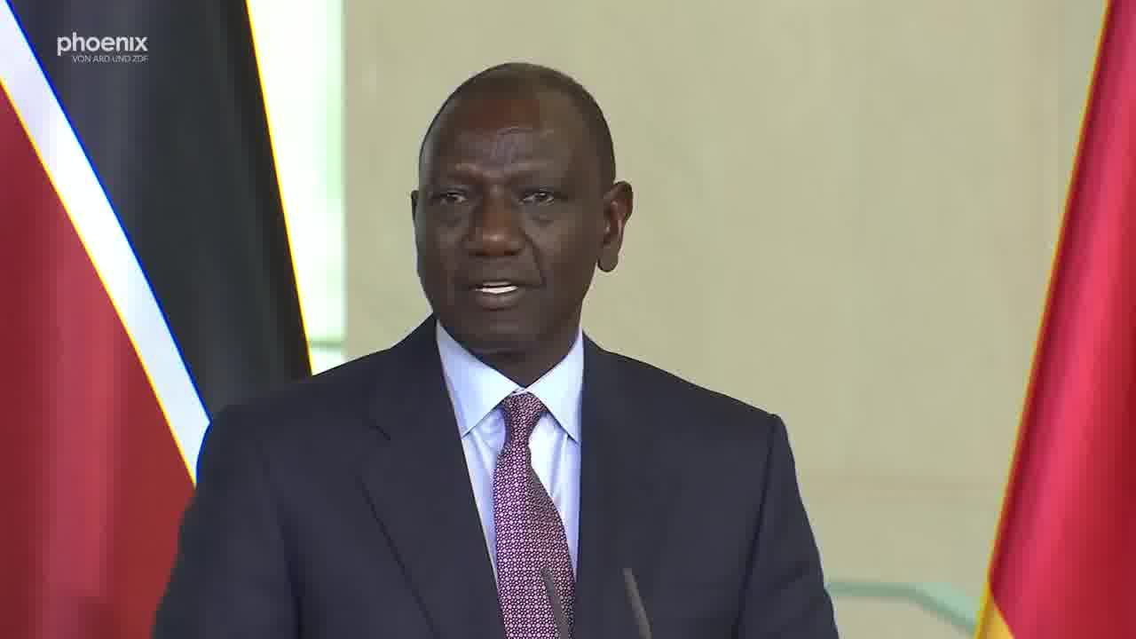 L'accord migratoire entre l'Allemagne et le Kenya est une  situation gagnant-gagnant  pour les deux pays, a déclaré le président kényan William Samoei Ruto. L'accord vise à promouvoir le recrutement de travailleurs qualifiés du Kenya et à faciliter le rapatriement des demandeurs d'asile déboutés.